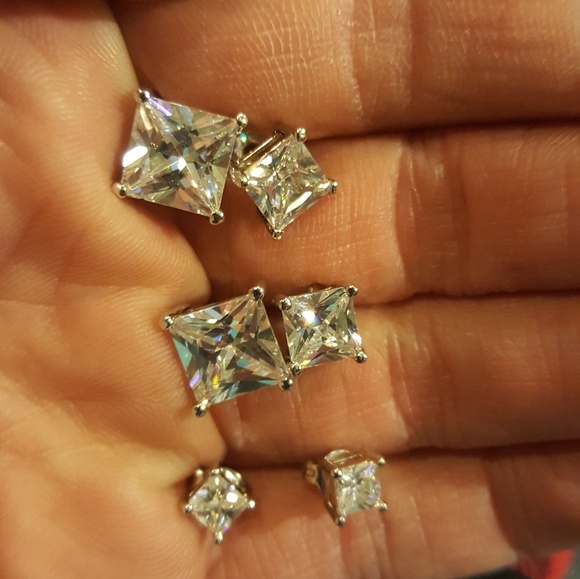 Earings - Picture 2 of 2